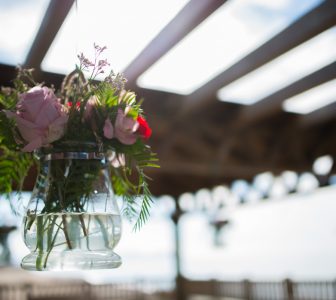 Detalles florales colgantes