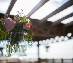 Detalles florales colgantes