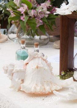 Ceremonia con detalles marinos.