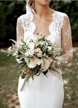 ramo de novia de rosas de jardín