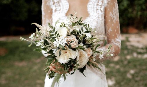 ramo de novia de rosas de jardín