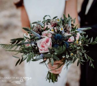 Ramo de novia de rosas de jardín