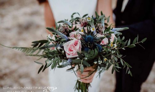 Ramo de novia de rosas de jardín