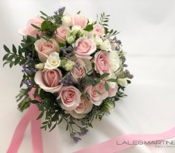 RAMO DE NOVIA DE ROSAS ROSA Y MINI ROSAS