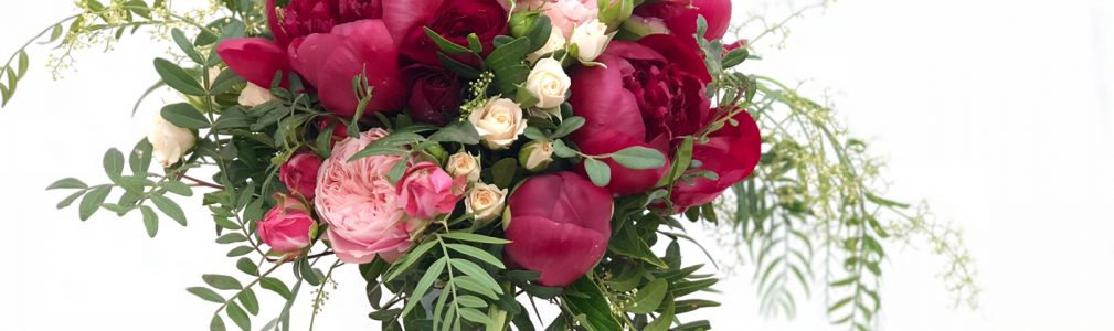 RAMO DE NOVIA DE PEONIAS ROJAS Y ROSAS