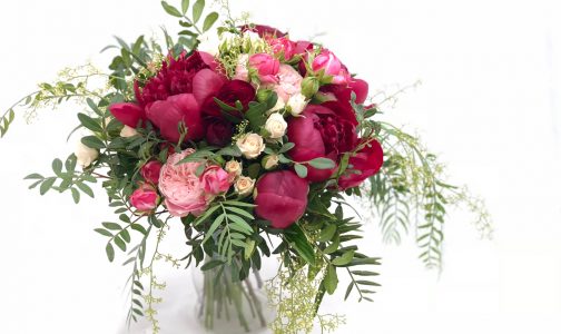 RAMO DE NOVIA DE PEONIAS ROJAS Y ROSAS