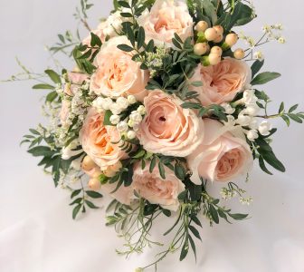 Ramo de novia de rosas rosa de jardín