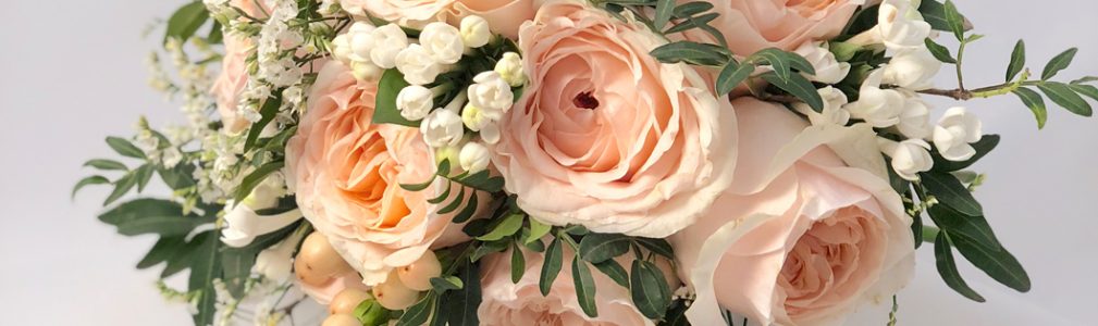 Ramo de novia de rosas rosa de jardín