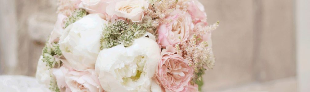 RAMO NOVIA DE PEONIAS Y ROSAS DE JARDIN