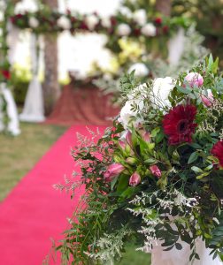 CEREMONIA EN GAMA DE ROJOS