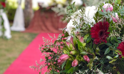 CEREMONIA EN GAMA DE ROJOS